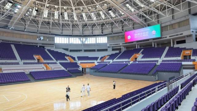 迈阿密国际夺美职联冠军，梅西淡定队友狂欢